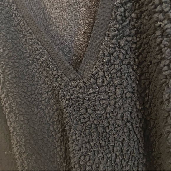 Sunday in Brooklyn size medium black fuzzy knobby v neck long sleeve - Picture 6 of 8